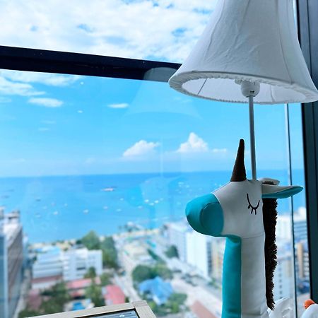The Edge Sea View Holiday Inn New Pattaya Buitenkant foto