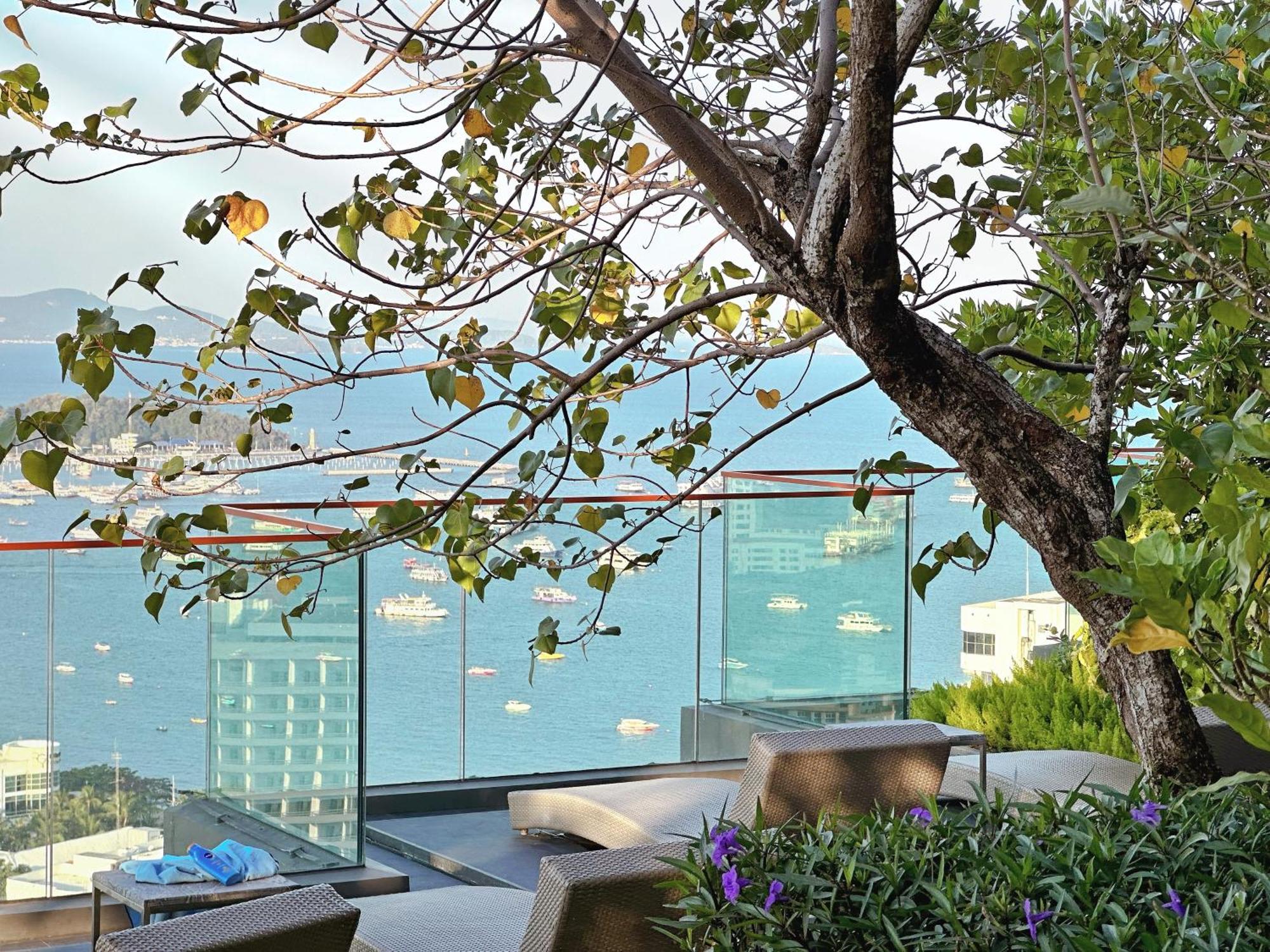 The Edge Sea View Holiday Inn New Pattaya Buitenkant foto